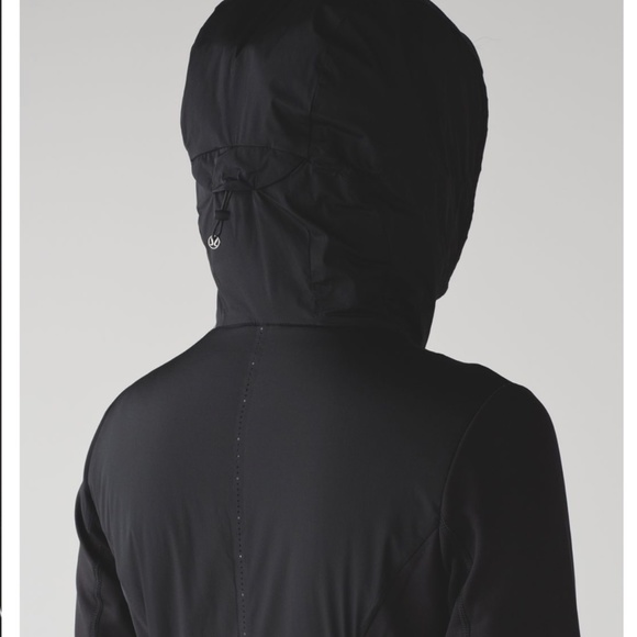 Lululemon Run for Cold Pullover in Black - Picture 6 of 16